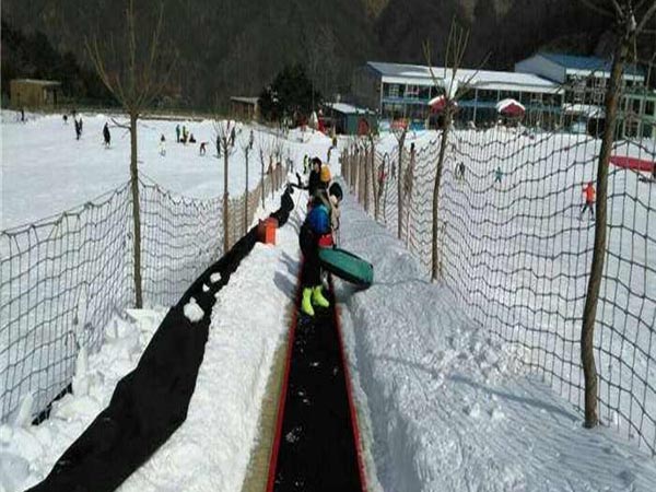 滑雪場魔毯的選址很重要